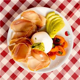 burrata e crudo